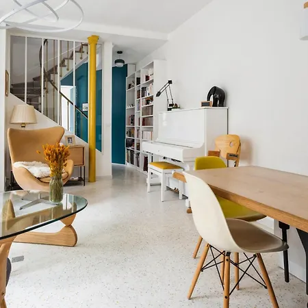 Large House Renovated In - Welkeys